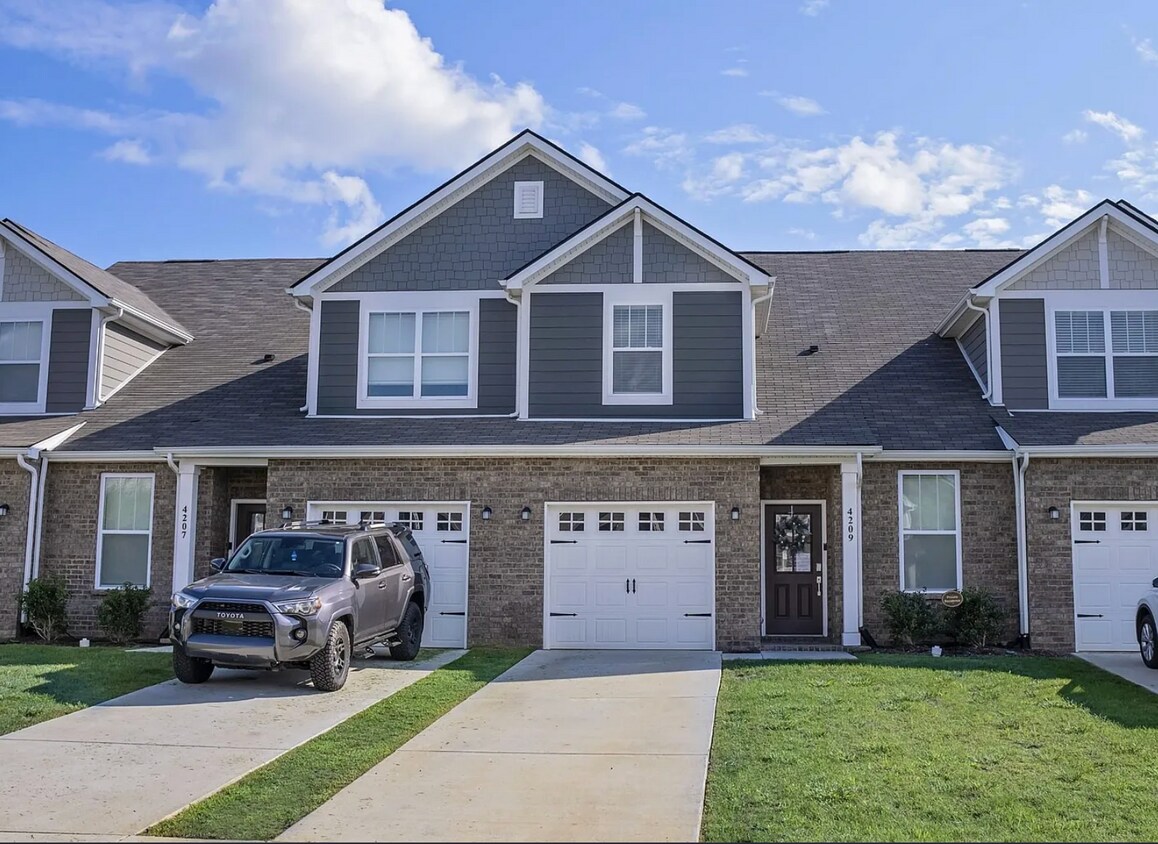 Foto principal - 4209 Aragorn Way