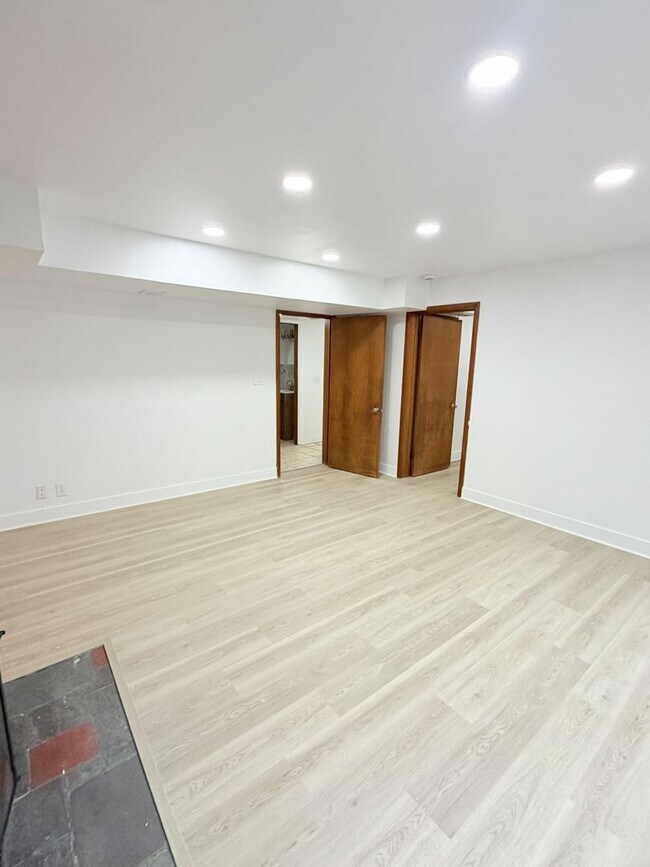 Foto del edificio - 1334 Lakeview Blvd E