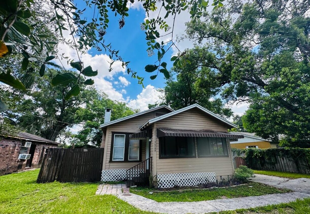 Photo - 728 COLUMBIA ST