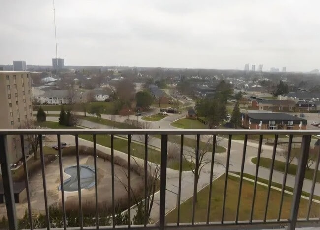 Foto del edificio - 15801 Providence Dr