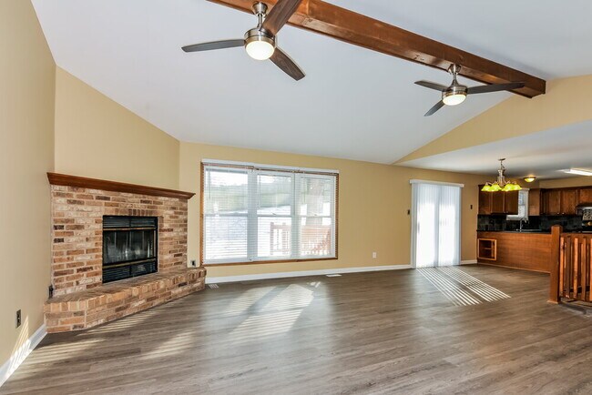 Building Photo - 1060 Riverwood Pl Dr