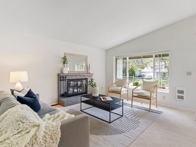 Building Photo - Charming 3 Bed and 1.5 Bath with Garage Wa...