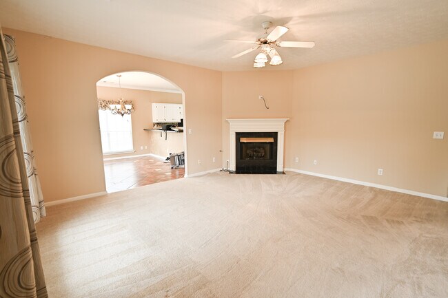 Foto del edificio - 719 Sandy Ridge Ct