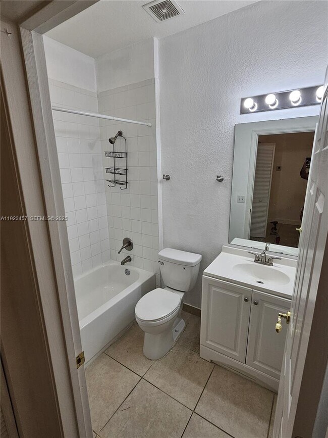 Building Photo - 44 SE Sedona Cir