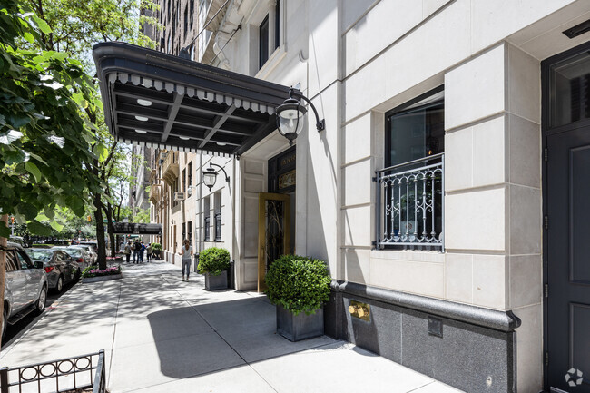 Entrada - 1110 Park Ave