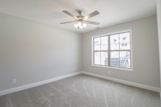 Foto del edificio - 1000 Henry Pl Blvd
