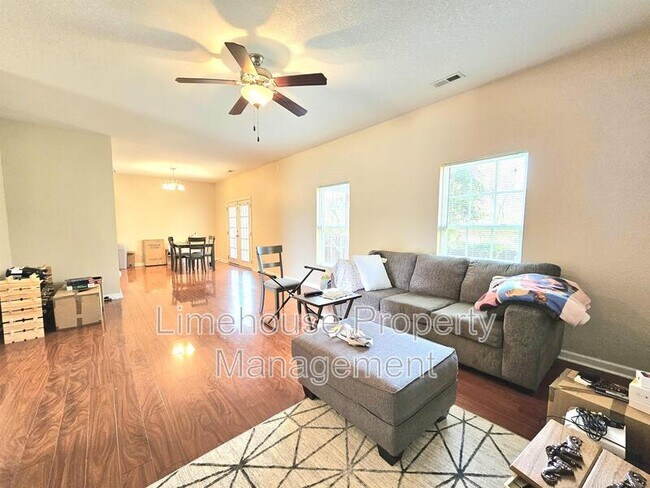 Building Photo - 2807 Villa Cir