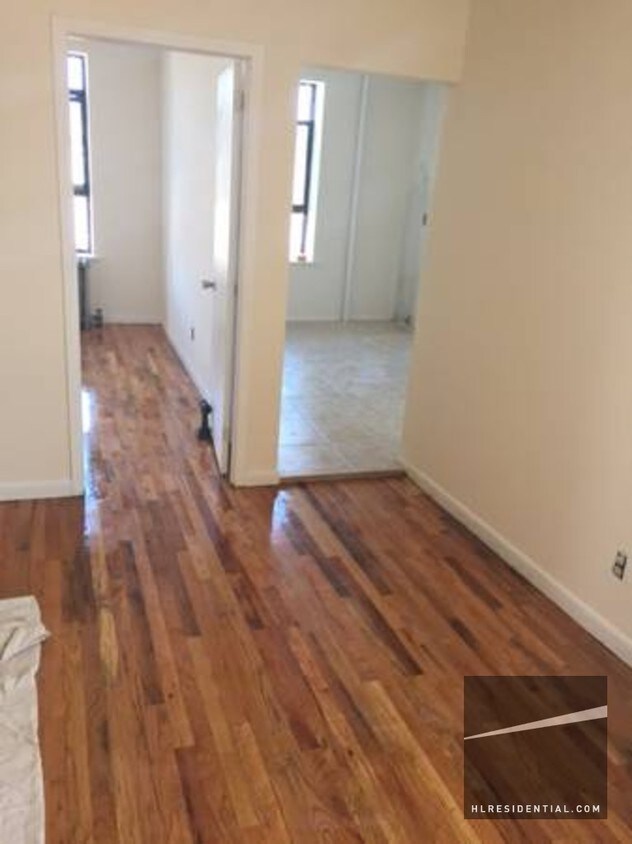 Primary Photo - 3241 Steinway St