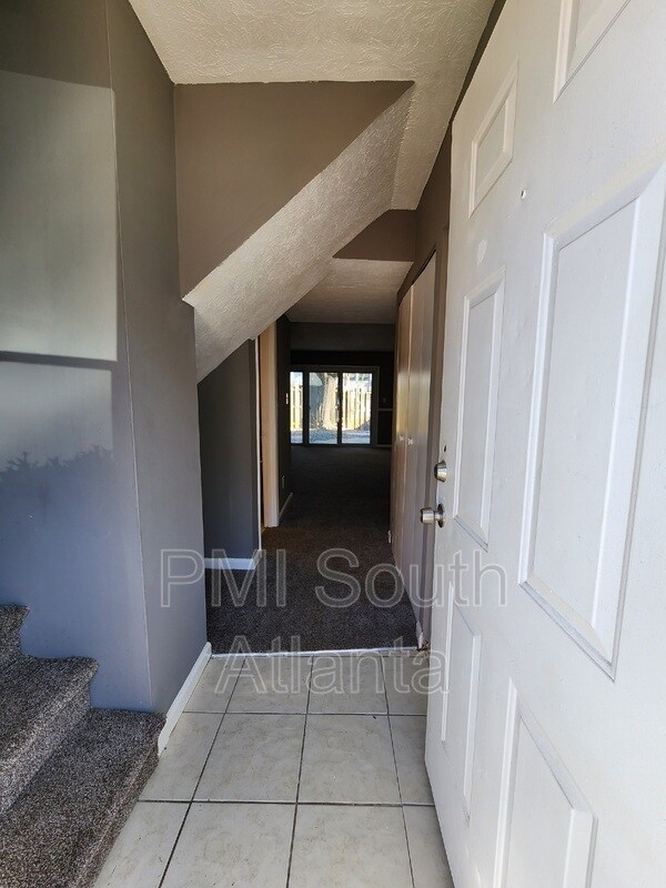 Building Photo - 140 Governors Dr