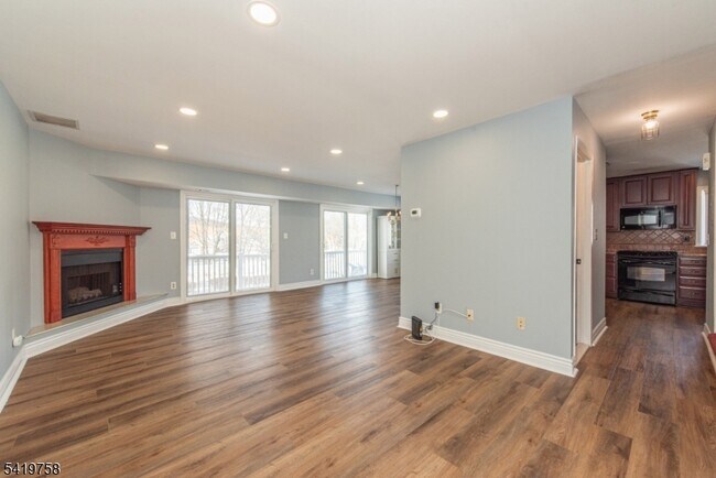 Foto del edificio - 56 Woods Edge Dr