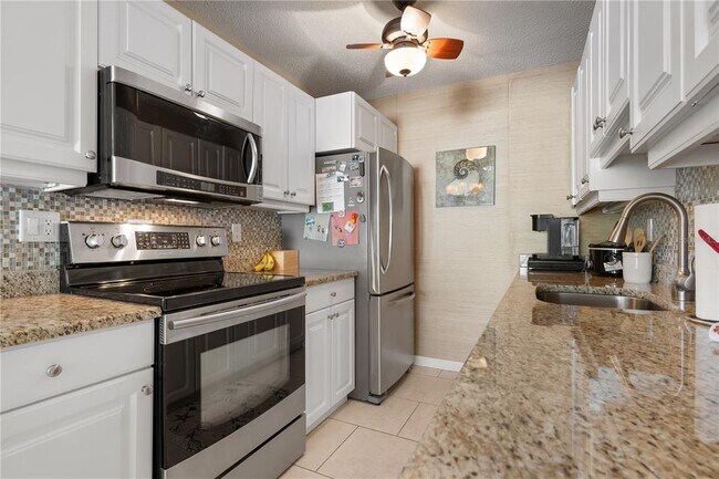 Building Photo - 3806 Gulf of Mexico Dr