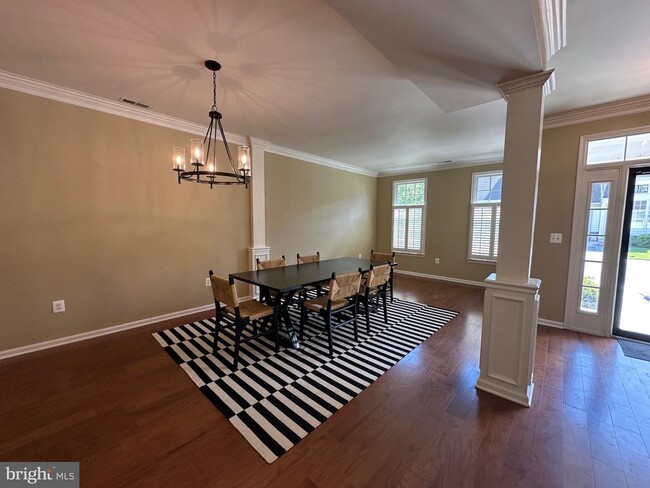 Building Photo - 28405 Pinehurst Cir