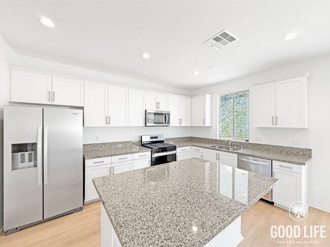 Foto del edificio - Beautiful 5Bd/2.5Ba Home In Lake Elsinore!