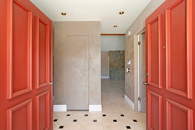 Double Door Entry - 11667 Kirwin Cir