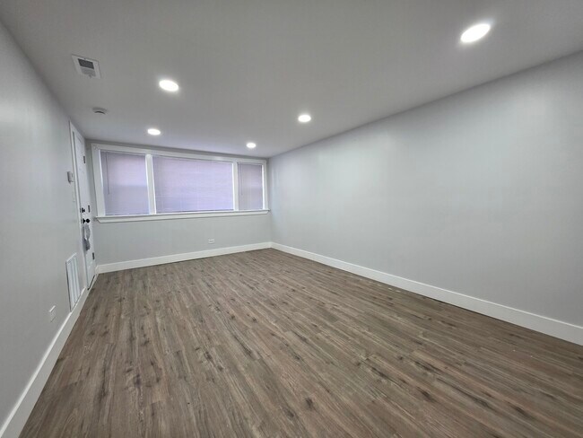 Foto del edificio - 1621 E 74th Pl