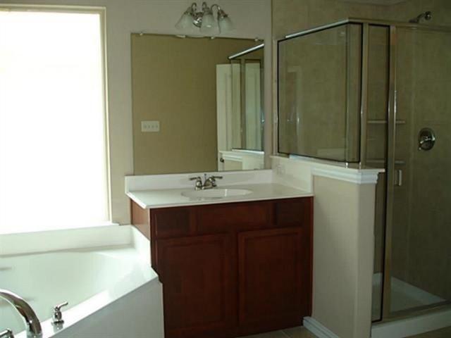 Building Photo - 2213 Willow Creek Dr