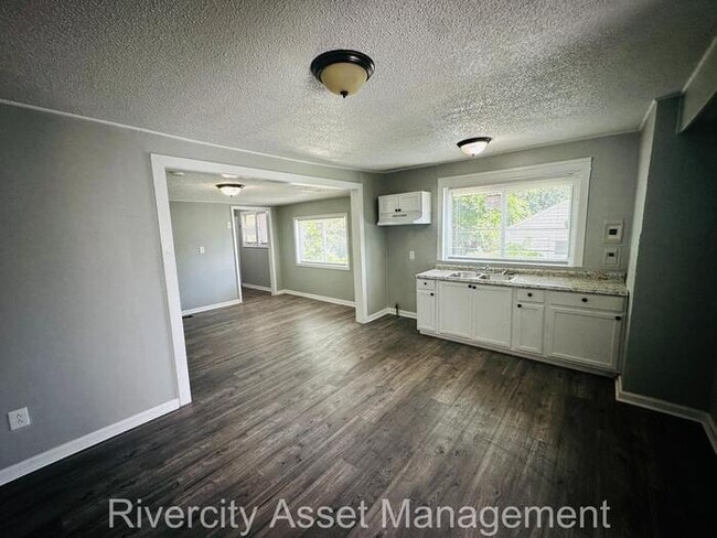 Building Photo - HUGE BACKYARD!!!!!! SECTION 8 FRIENDLY, RE...