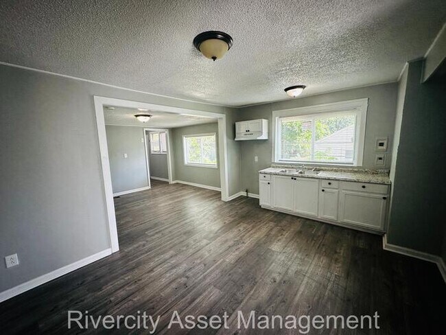 Foto del edificio - HUGE BACKYARD!!!!!! SECTION 8 FRIENDLY, RE...