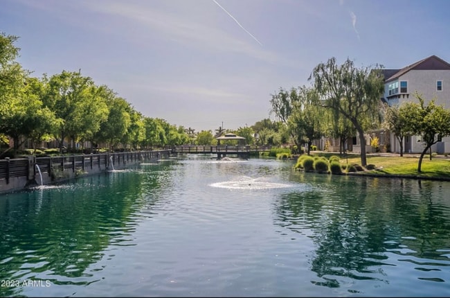 Building Photo - 2622 S Alpine Dr