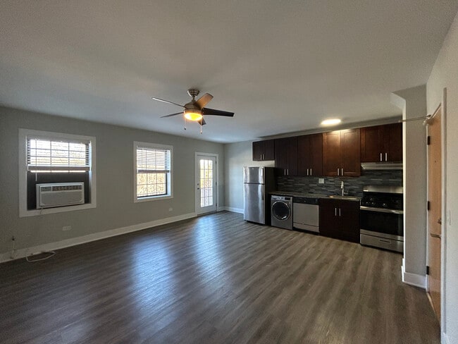 Building Photo - 730 Judson Ave