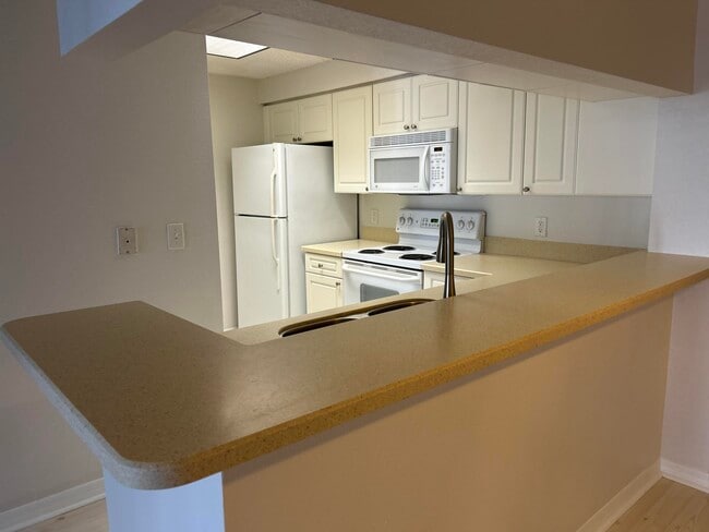 Building Photo - 3021 Alcazar Pl