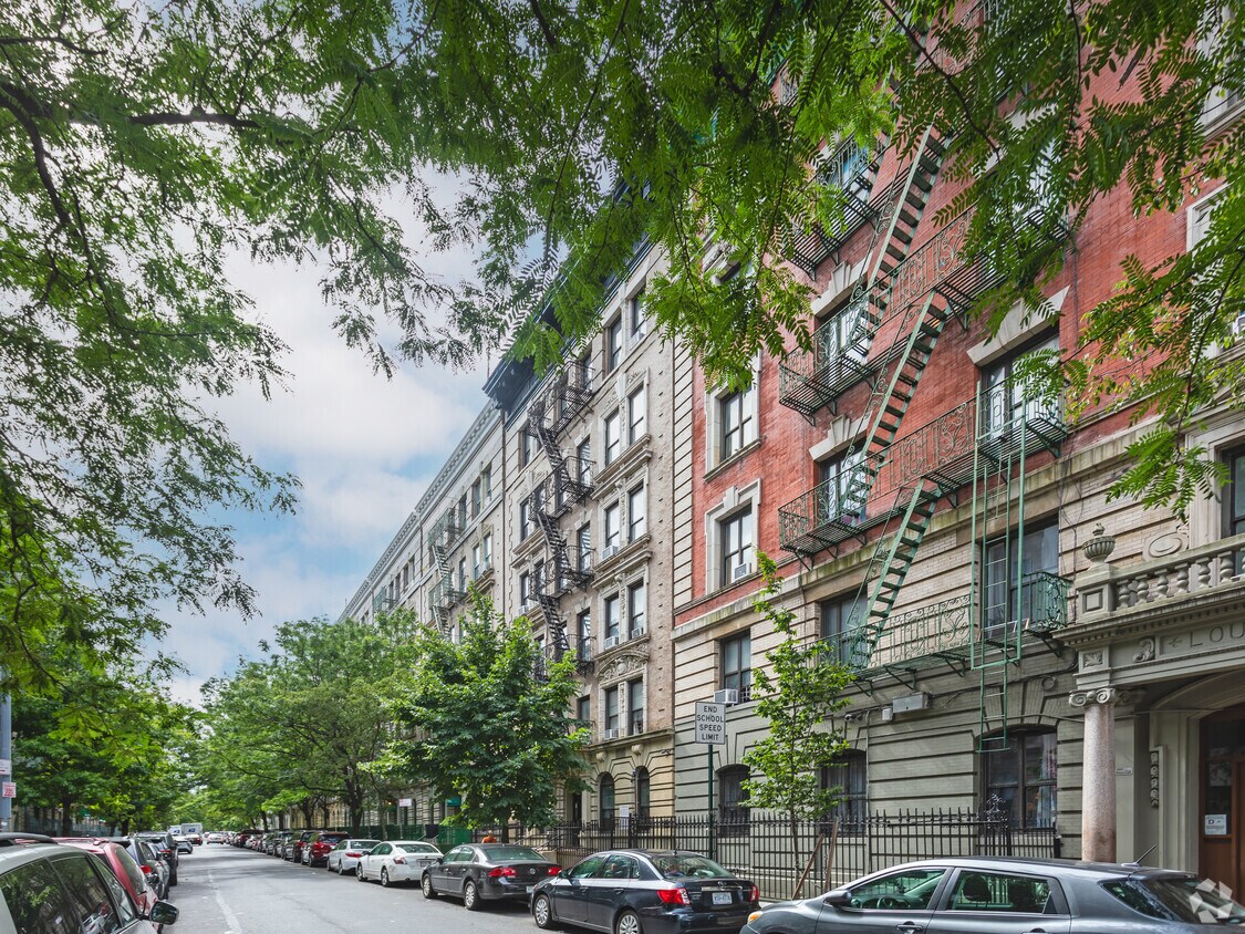 Building Photo - 230 W 140th St