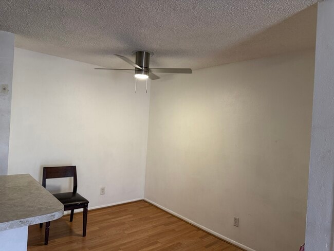 Dining area - 8055 E Thomas Rd