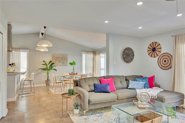 Foto del edificio - 3002 Whiteway Dr