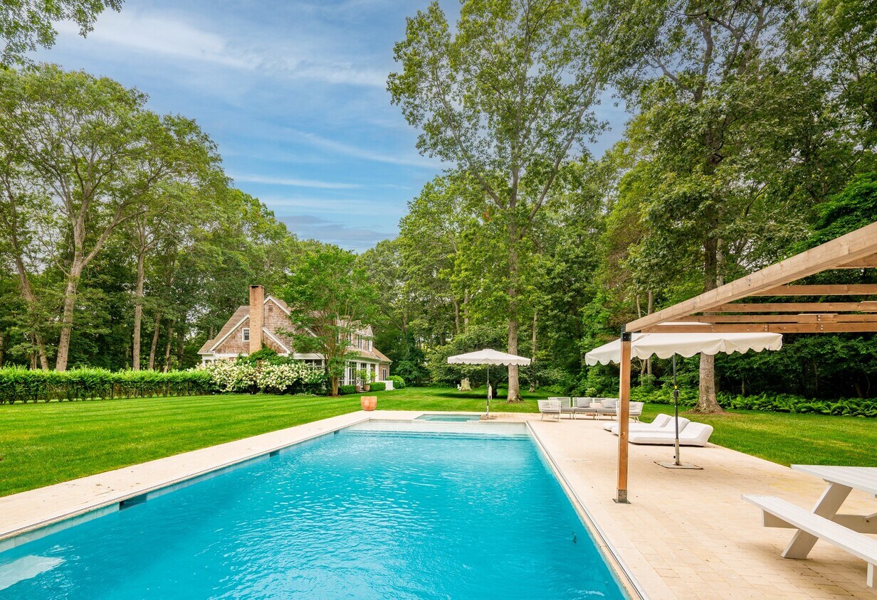 Primary Photo - 147 Wainscott Harbor Rd