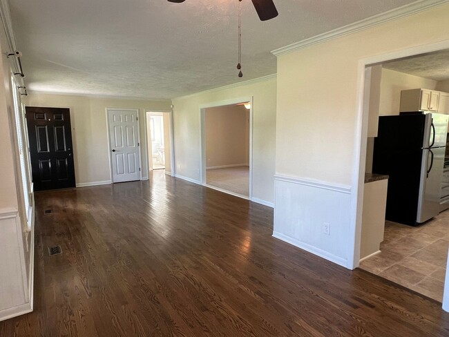 Foto del edificio - Conveniently Located Home with Fenced Back...