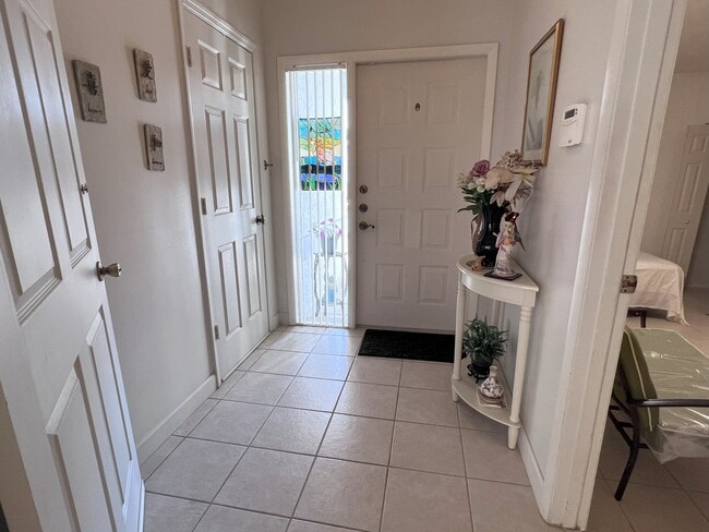 Entrance / Foyer - 7872 NW 34th Pl