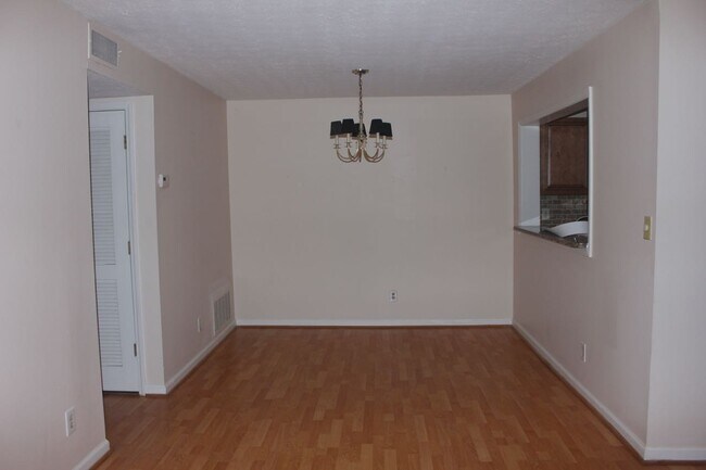 Comedor - 1325 Weatherstone Way NE