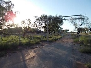 Building Photo - 506 Drummond Rd