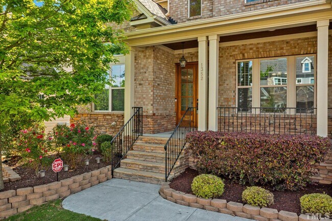 Building Photo - 1352 Magnolia Bend Loop