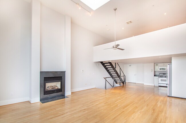 Building Photo - 520 6th St