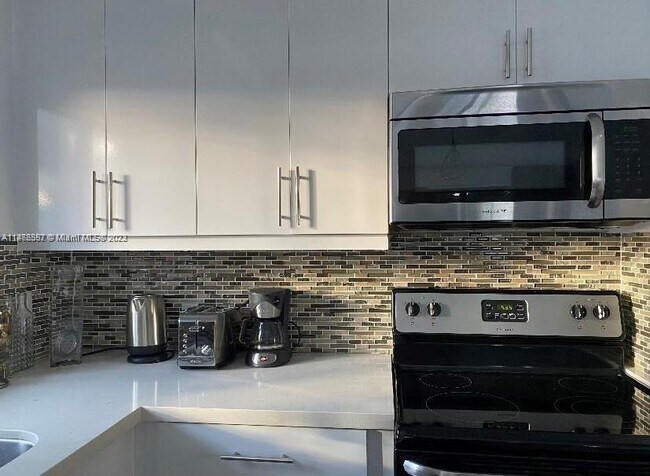 Foto del edificio - 3187 SW 27th St
