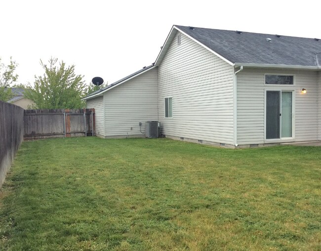 Building Photo - Comfortable & Stylish Single-Level Living ...