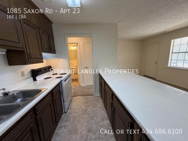 Building Photo - 1085 Saxon Rd