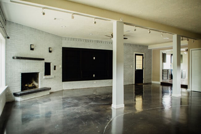 Building Photo - 3321 N Kinser Pike