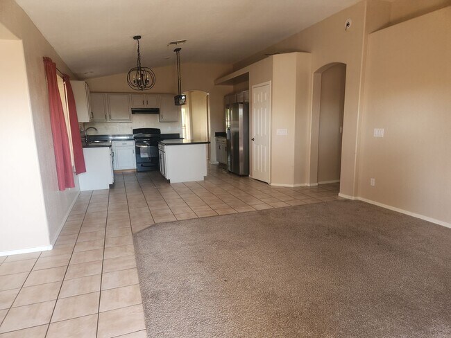 Foto del edificio - Spacious Home with Mountain views Near Downtown