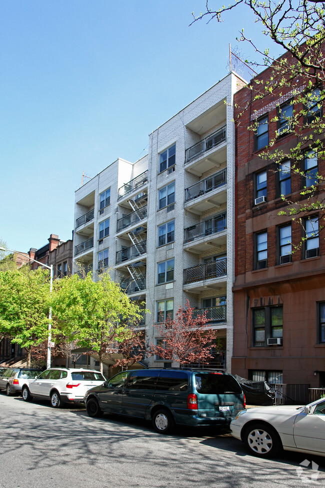 Building Photo - 131 W 85th St