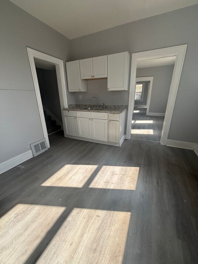 Building Photo - 4bd Single Newburgh Sec 8/Cash Pay