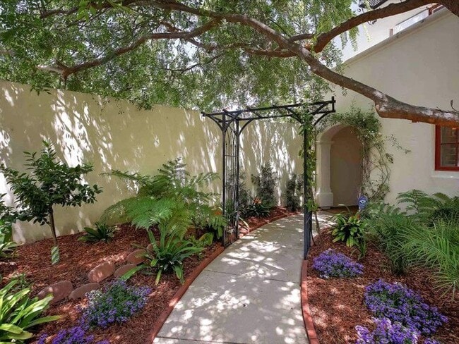 Building Photo - 220 Santa Barbara St