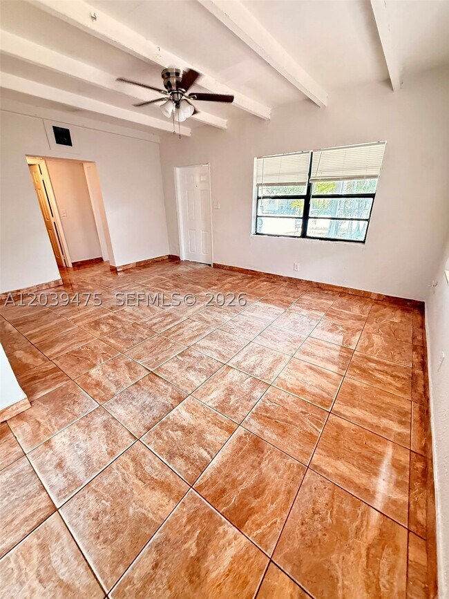 Building Photo - 204 NW 28th Ave