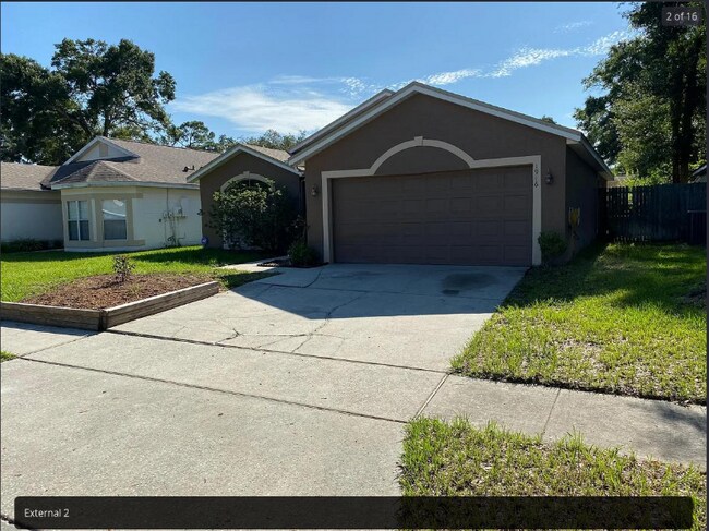 Building Photo - 1916 Windsor Oak Dr