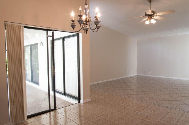 Foto del edificio - 8963 Old Pine Way