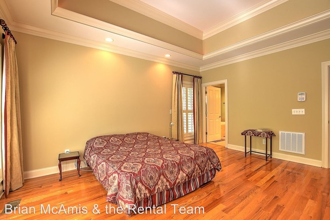 Building Photo - 5 br, 4.5 bath House - 111 Lands End Court