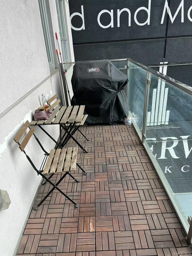 Building Photo - 27-17 42nd Rd