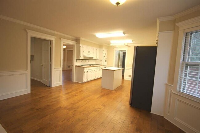 Building Photo - 391 Brookshire Dr SW