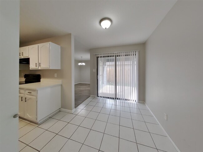 Building Photo - 2806 Quail Run Dr